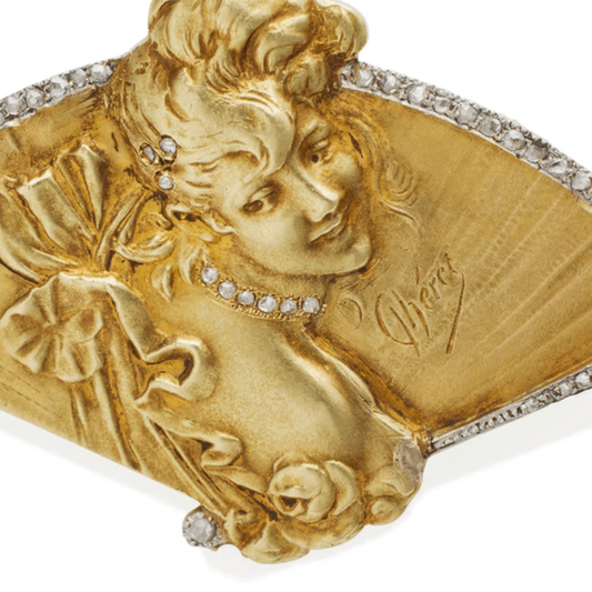Jules Chéret French Art Nouveau 18KT Yellow Gold Diamond Brooch close-up front and signature