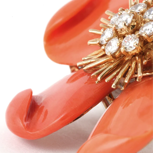 Van Cleef & Arpels French 1960s 22KT Yellow Gold Diamond & Coral Flower Brooch close-up details