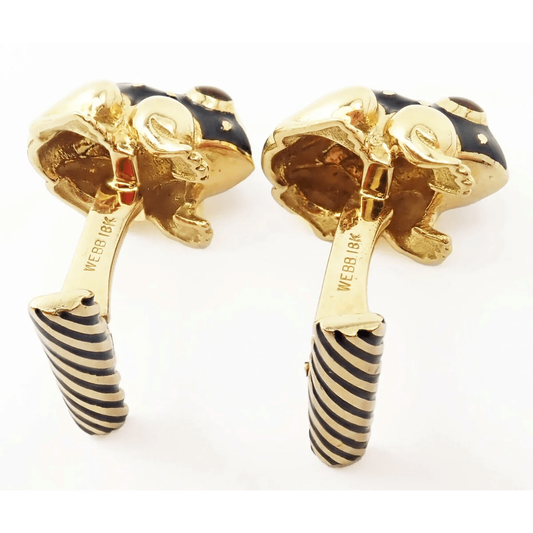 David Webb 1980s 18KT Yellow Gold Enamel & Ruby Frog Cufflinks side and signature